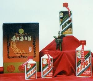 辽宁盘锦高价回收1974年茅台酒【多少钱一箱】老酒回收
