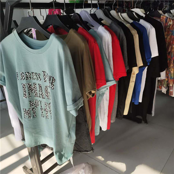 鹤壁服装厂库存服装回收公司