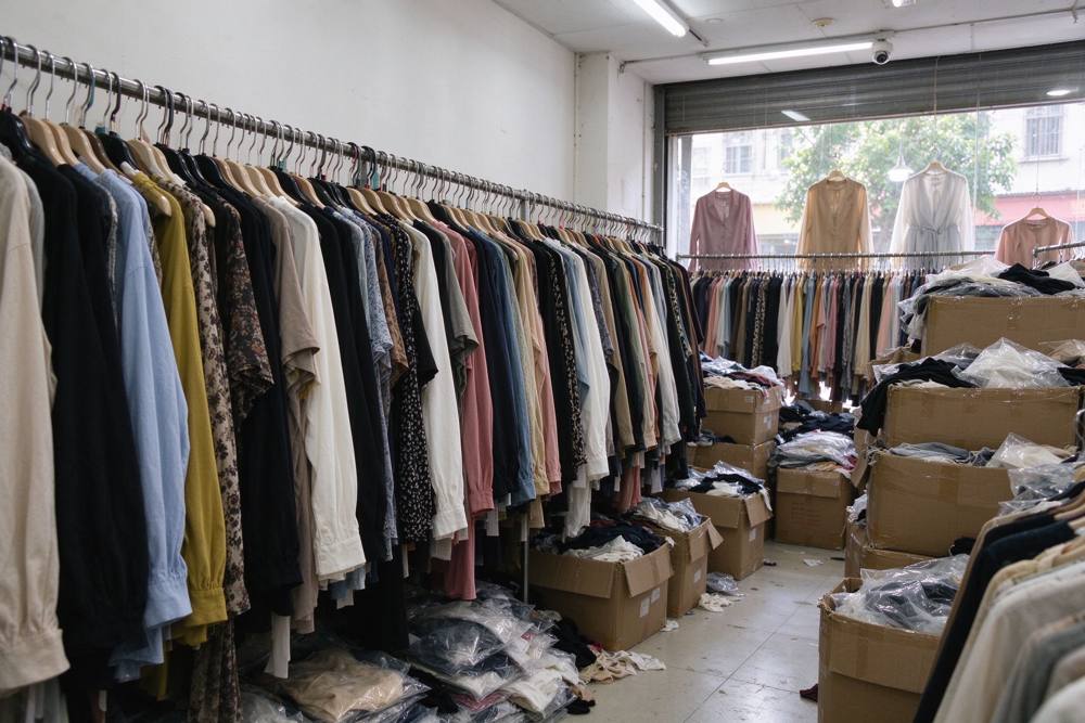 服装店撤店积压衣服